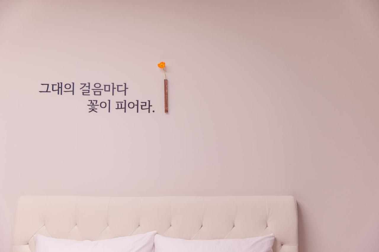 Lotte Castle Marina Aparthotel Yeosu Exterior photo