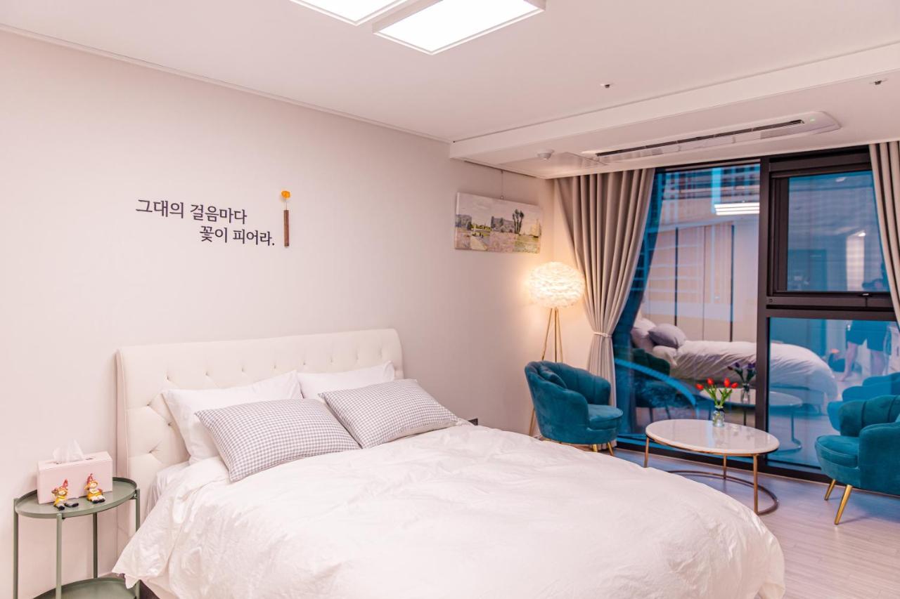 Lotte Castle Marina Aparthotel Yeosu Exterior photo