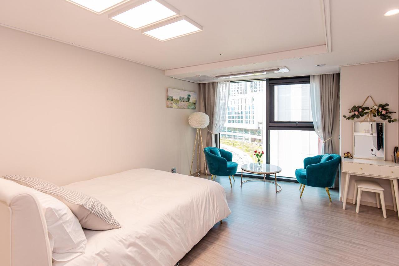 Lotte Castle Marina Aparthotel Yeosu Exterior photo